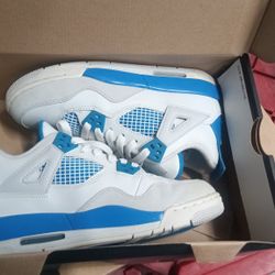 Air Jordan 4 Retro (GS) Size 5 Youth