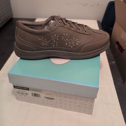 APEX Robyn Leather NEW Orthopedic Comfort Slip Resistant Lace-up Shoes Extra Wide Size 9.5 Size 7 Brown Tan Floral Cutout Never Worn Women's Shoes