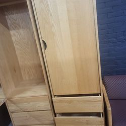 DRESSER AND WARDROBE IN ONE , VERY NICE WOOD QUALITY AND CLEAN (HOME2)

