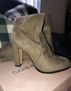 Women Over the knee boots size 7 khaki color