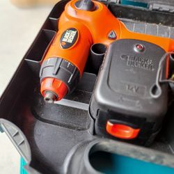 LIKE NEW BLACK-DECKER BATTERY DRILL WITH CASE 