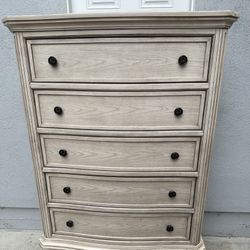 Gorgeous Tall Dresser With 5 Drawers 