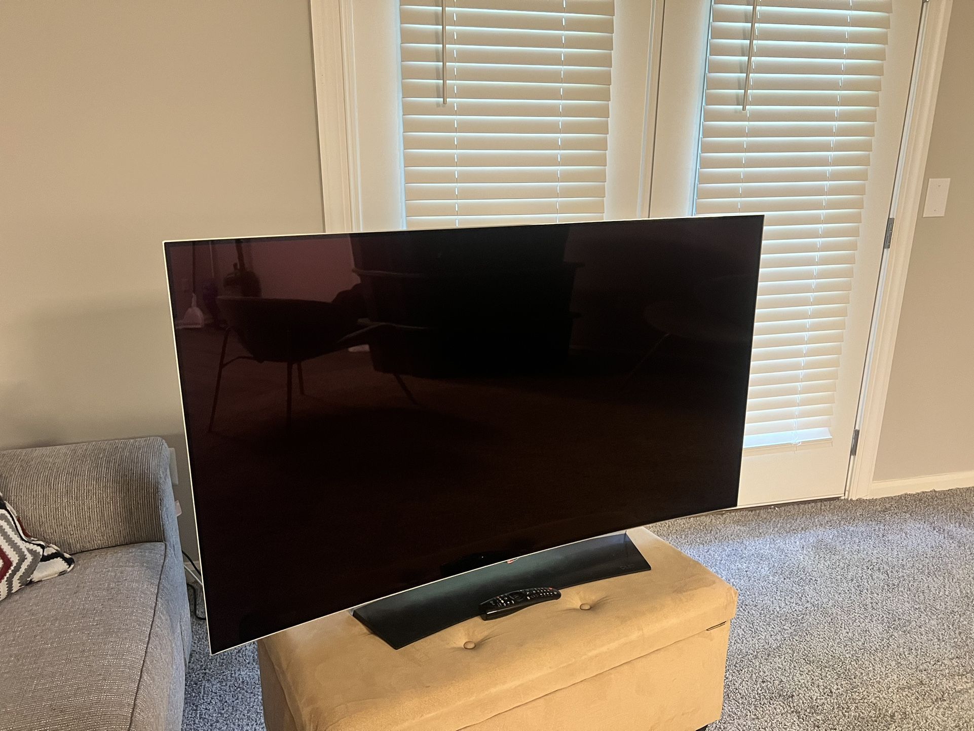 55’ 2017 LG 4K OLED TV w/ Apple TV Box