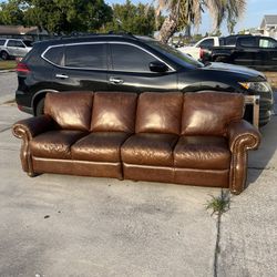 Natuzzi Italian Leather Sofa (Free Delivery)