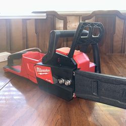 Milwaukee M18 FUEL 16 in.  Battery Chainsaw