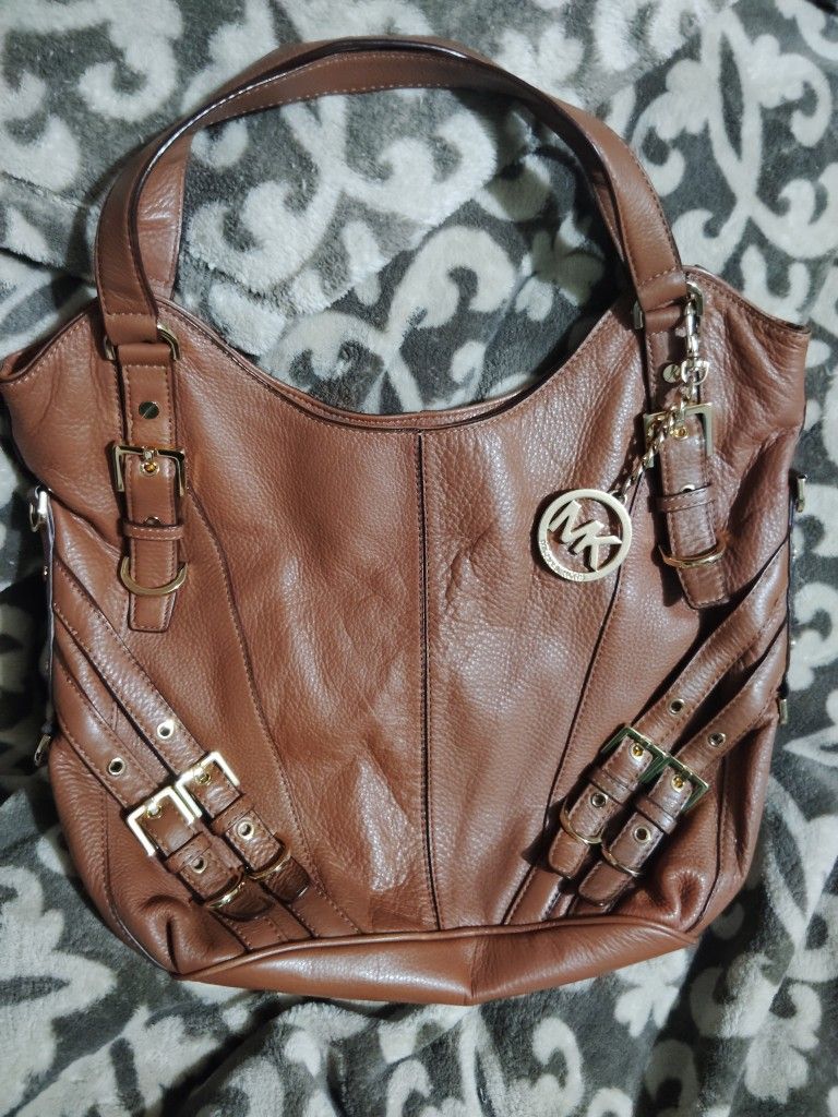 Authentic BEAUTIFUL Michael kors Milo Hobo Purse