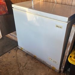 Magic Chef Chest Freezer 8.7cu