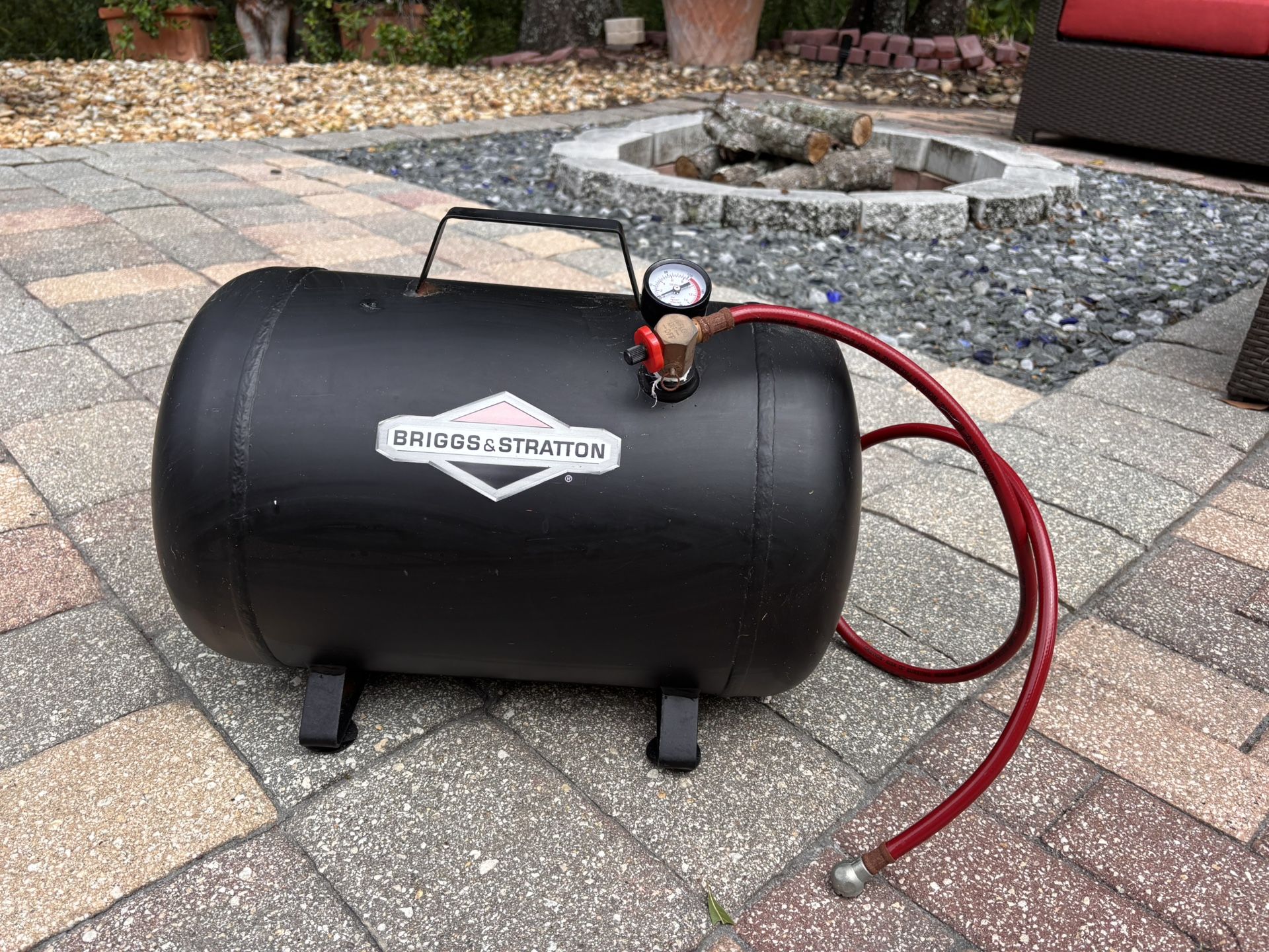 Briggs & Stratton 7-Gallon 125 PSI Portable Air Tank