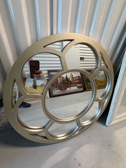Modern Champagne Silver Geometric Cutout Round Wall Mirror – Flower / Rose Window Motif