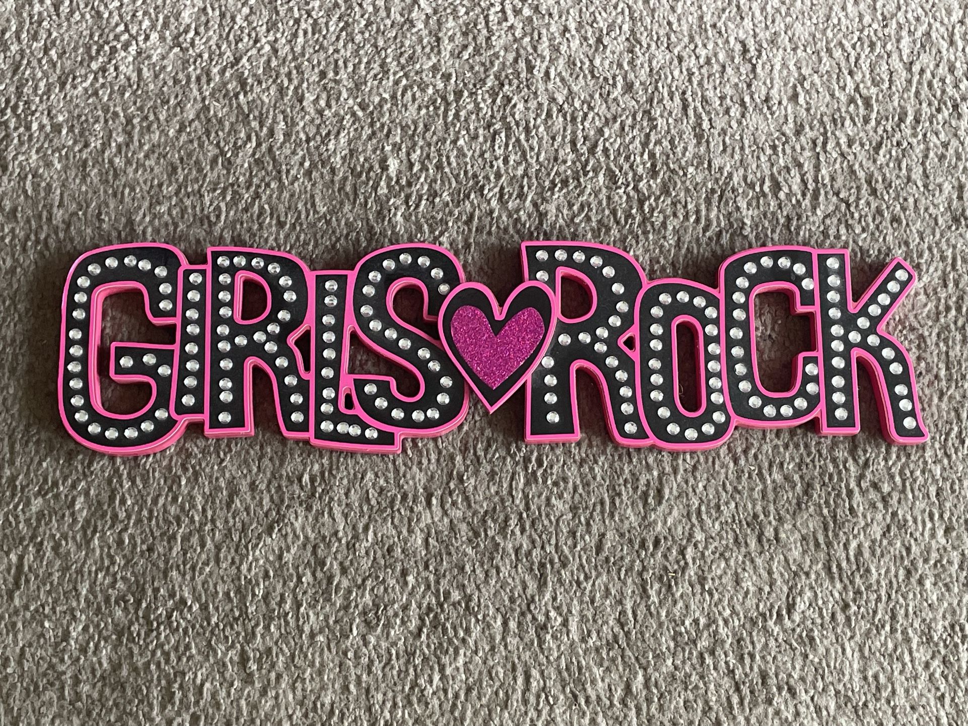 Sign “Girls Rock”