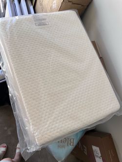 Brand New Nestig Cloud Mini-Crib Original Mattress