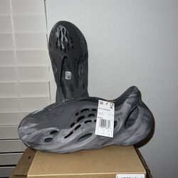 NEW adidas YEEZY Foam RNR Size US11 MX GRANITE