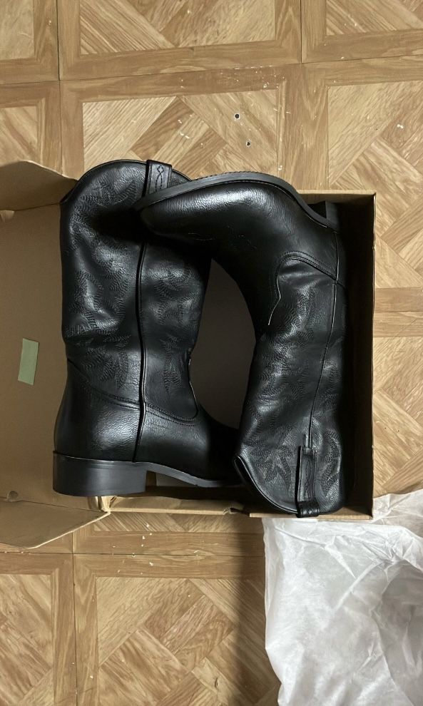  Cowboy Boots for Men Round Toe Distressed Work boots Embroidered Western Boots Traditional Country Boot