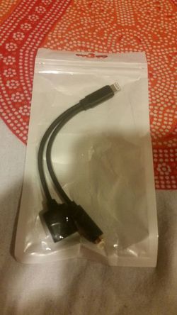 2 in 1 iphone 7/7 plus adapter.