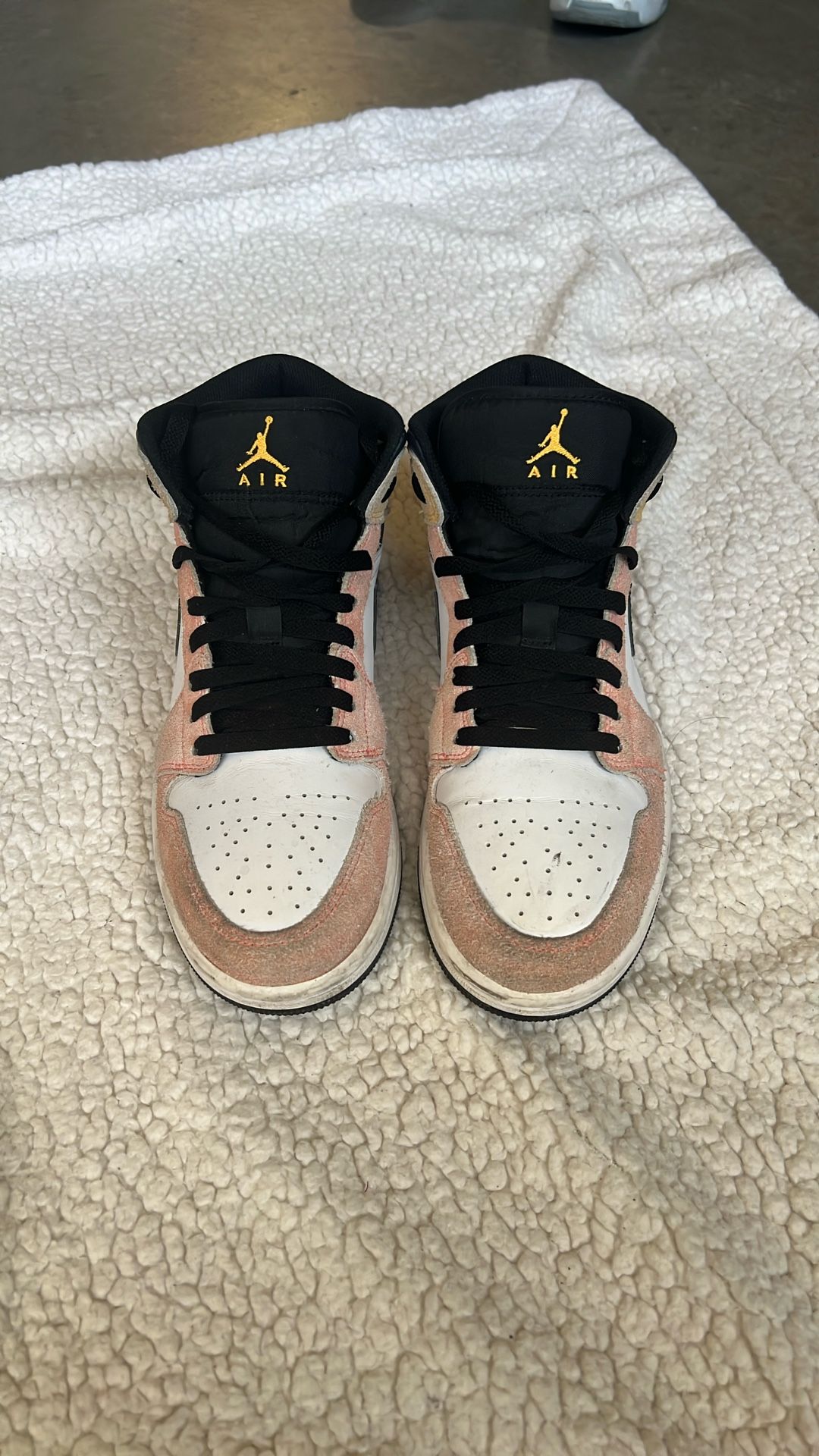 Nike Air Jordan 1 Mid SE