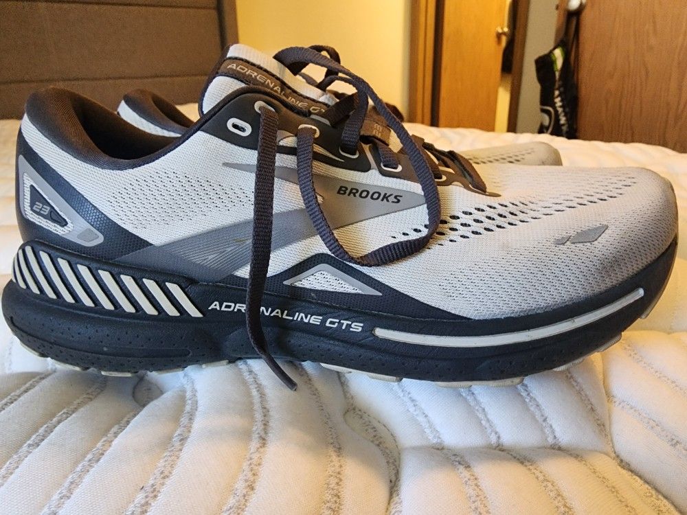Brooks Adrenaline GTS 23
