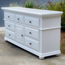 Dresser*9 Drawers*FREE LOCAL DELIVERY 