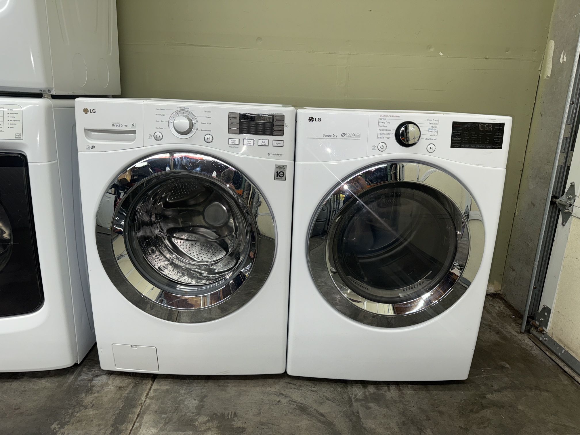 LG XL CAPACITY ELECTRIC WASHER & DRYER