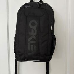Oakley Enduro 3.0 20L Black Backpack