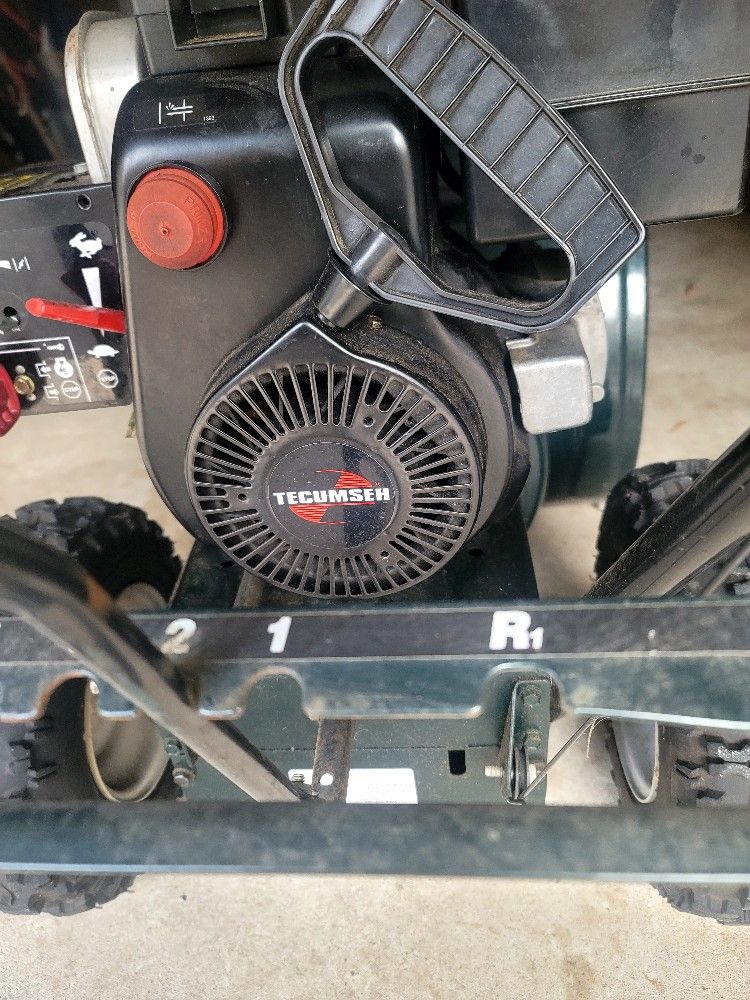 MTD YARD MACHINE SNOW BLOWER 22" 5HP Electric Start