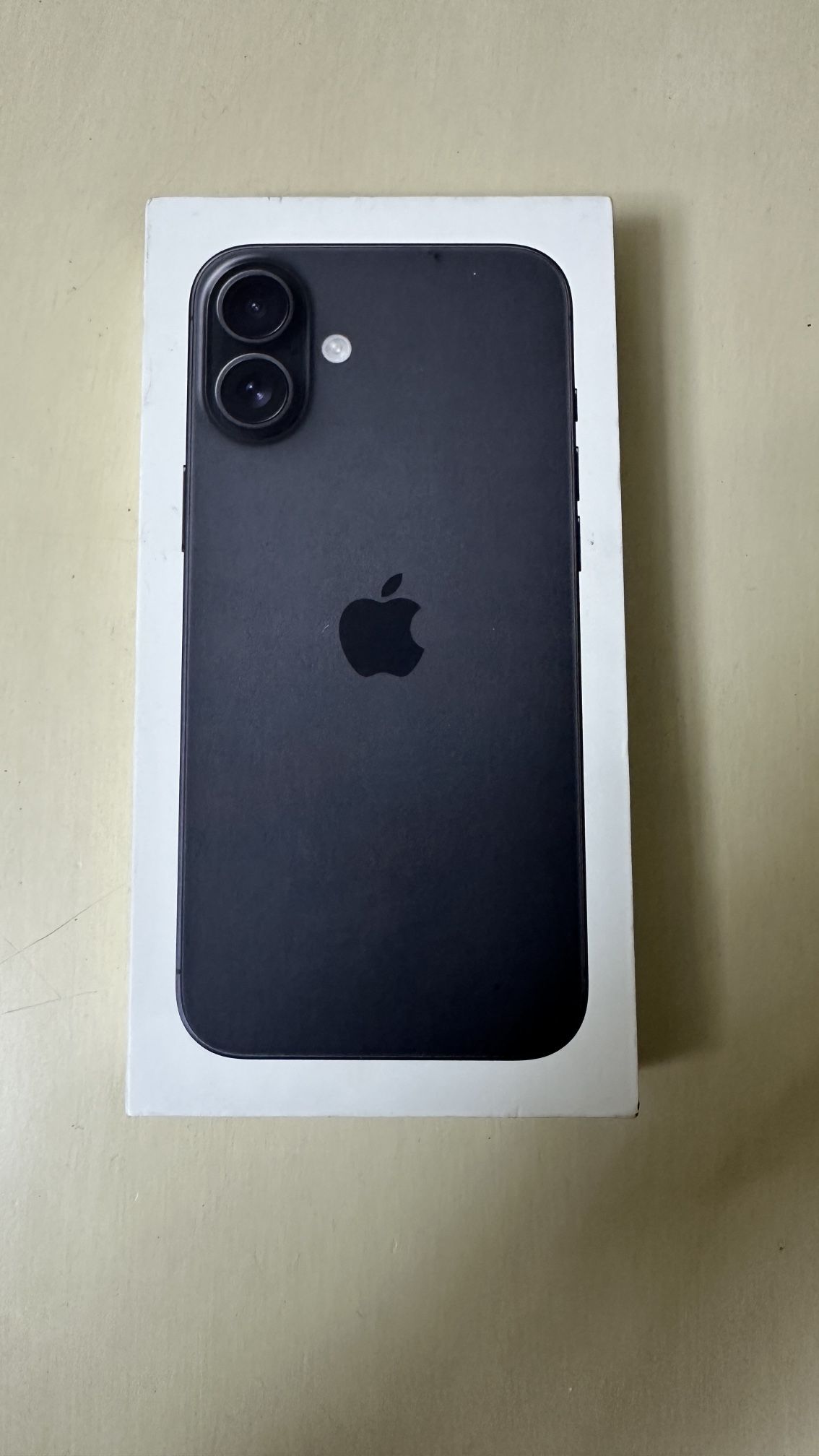 iPhone 16 Plus 256GB Verizon Black & iPhone 15 Pro Max 256GB AT&T