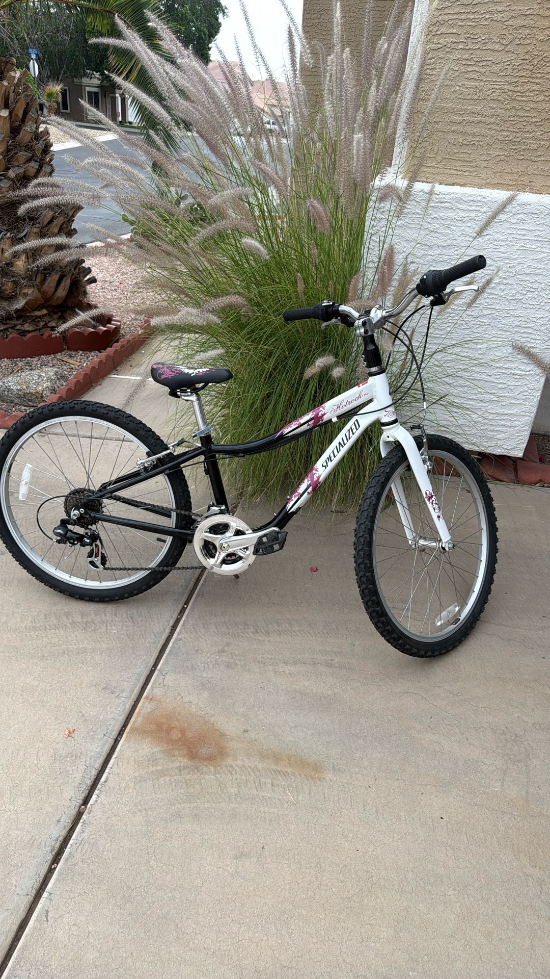24” Specialized HotRock kids/childrens Girls 21 Spd, Hybrid Mountain Bike