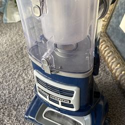 Shark  Lift-Away Navigator Deluxe