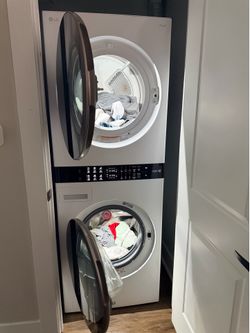 LG - 4.5 Cu. Ft. HE Smart Front Load Washer and 7.4 Cu. Ft. Electric Dryer WashTower