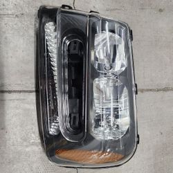 Driver Headlight Notched Full Width Grille 02-09 TRAILBLAZER 