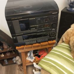 Magnavox Stereo With Spickers