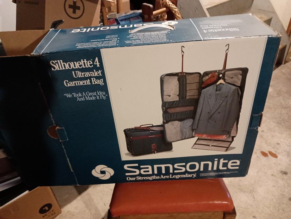 Garment Bag Ultra Velvet Silhouette 4