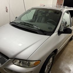 2000 Chrysler Town & Country