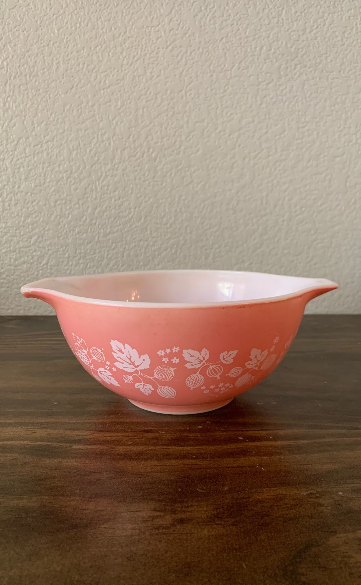 Pyrex 1 1/2 QT Pink Gooseberry mixing bowl