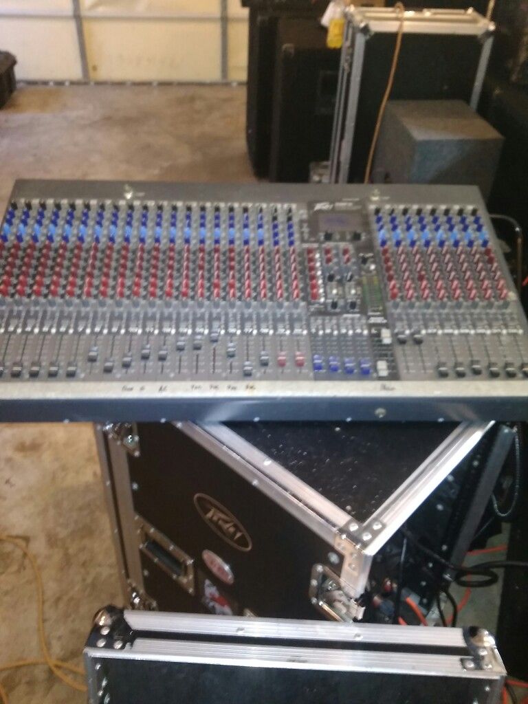 Peavey 32fx mixer. 100 foot snake. Audio distribution box in case