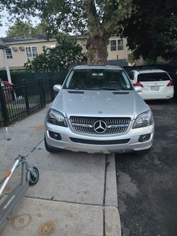 06 Mercedes-Benz ML 500 runs and drives clean title