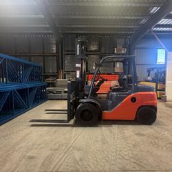 2018 Toyot-a 8,000 lbs capacity forklift 
