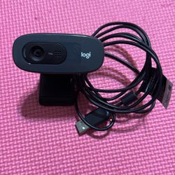 Logitech C270 HD Webcam — 720p — Plug & Play USB 