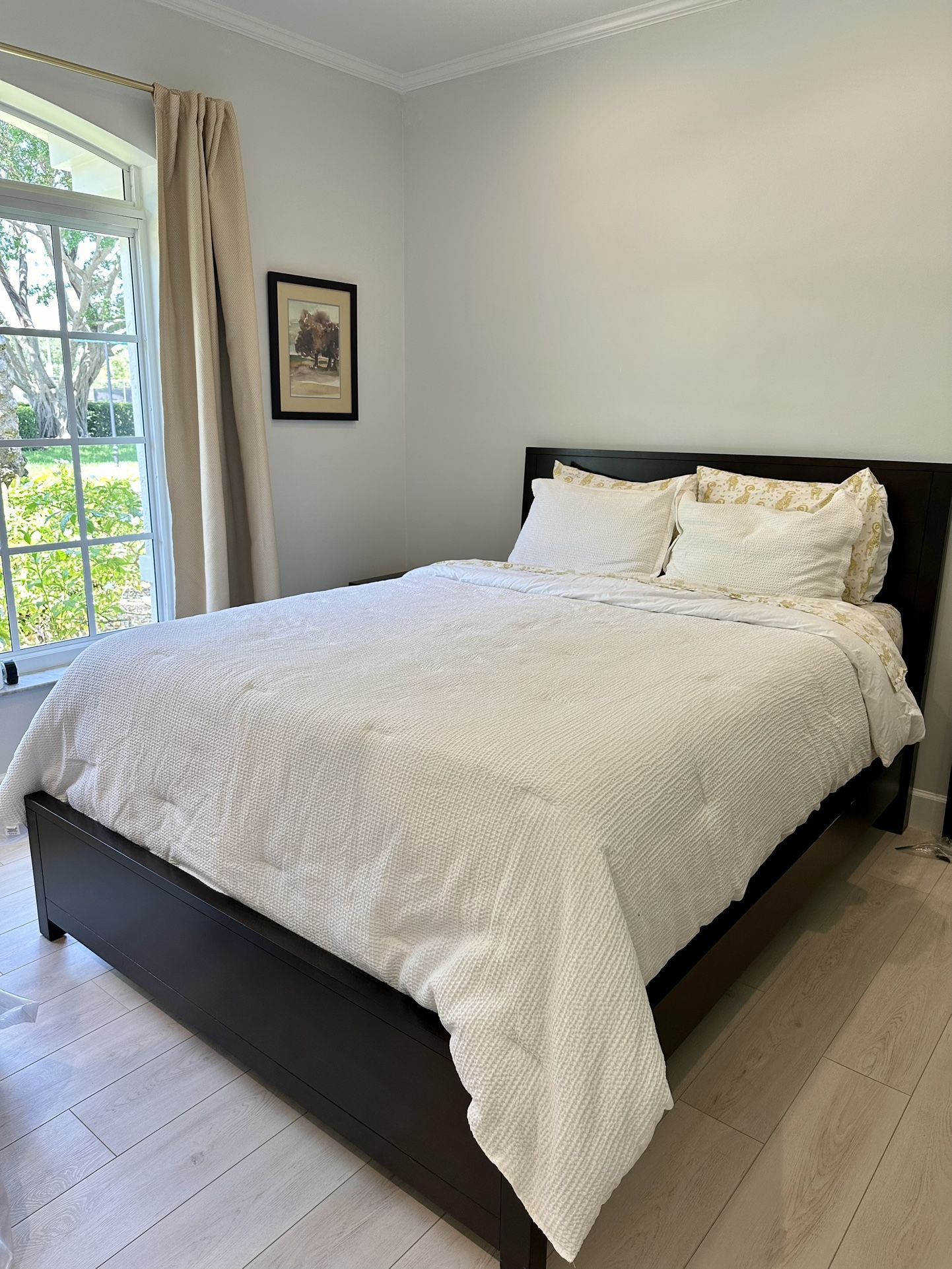 Bedroom Furniture Set