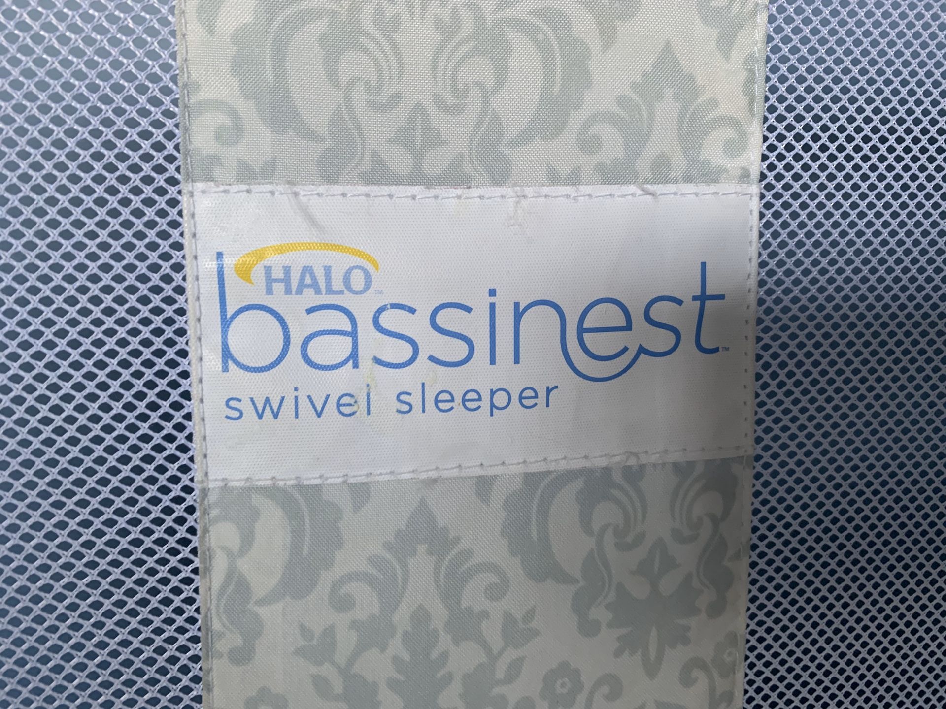 HALO Bassinest Swivel Sleeper