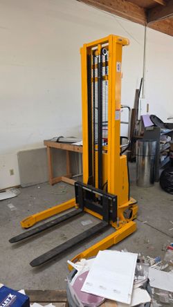 Pallet Stacker, Semi-electric U-Line H-5440 (2,200lbs)