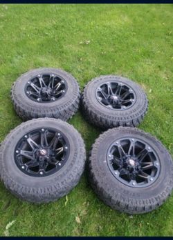 6x5.5 6 Lug Toyota Chevy Nissan 31.7"x17" Rims With Tpms. Off A 2020 Toyota Tacoma Trd