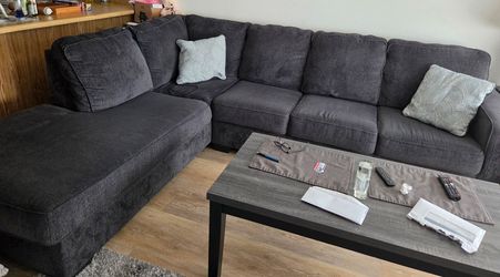 Sectional couch , 10x9 non smoker, no pets, no kids