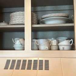 Dishes Milk White Approx 80 Pieces, Plates Bowls Cups And Saucers Salad 