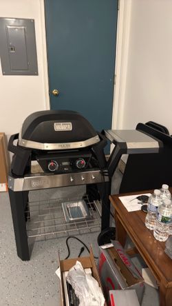 Weber Pulse 2000 Electric Grill