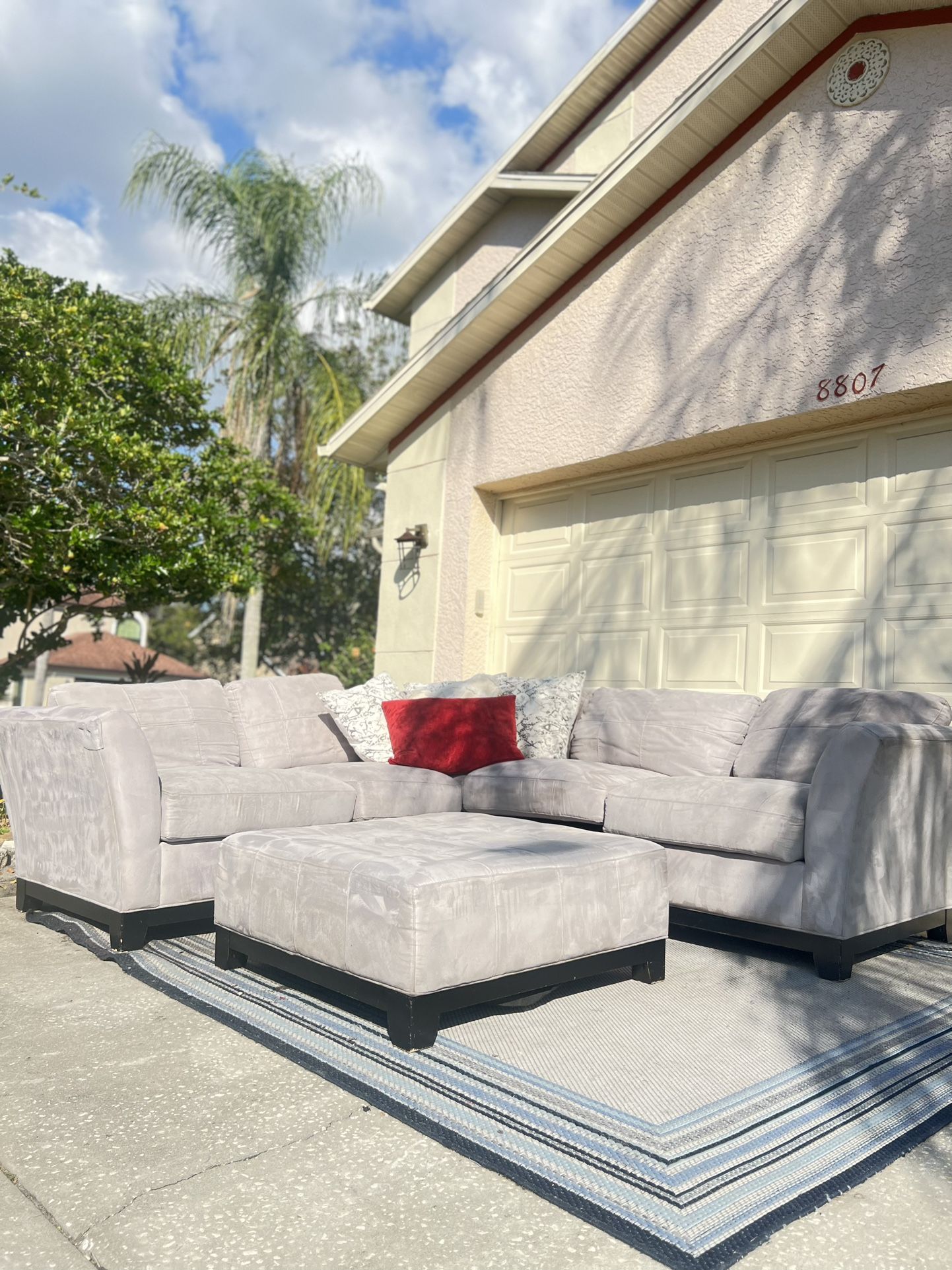 COUCH FREE DELIVERY for Sale in Tampa, FL OfferUp