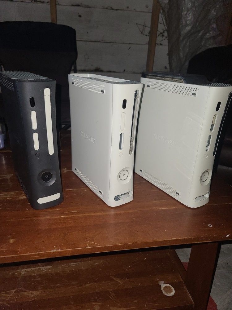 3 Xbox 360's