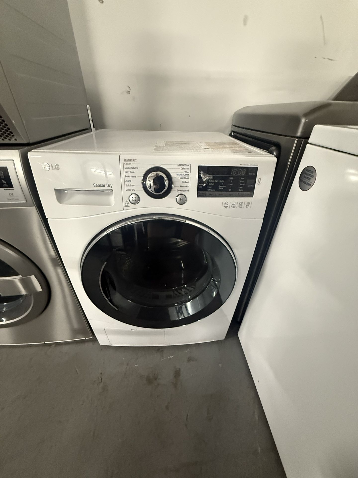 LG Dryer Ventless “24 ( Secadora )