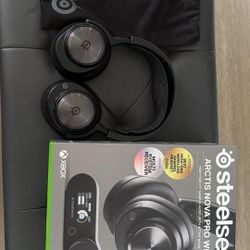 SteelSeries Arctis Nova Pro Wireless Gaming headset 