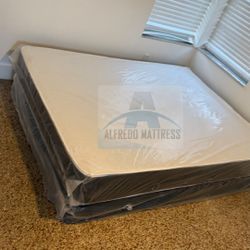 Queen mattress regular set with box spring ( 2pc brand new) 