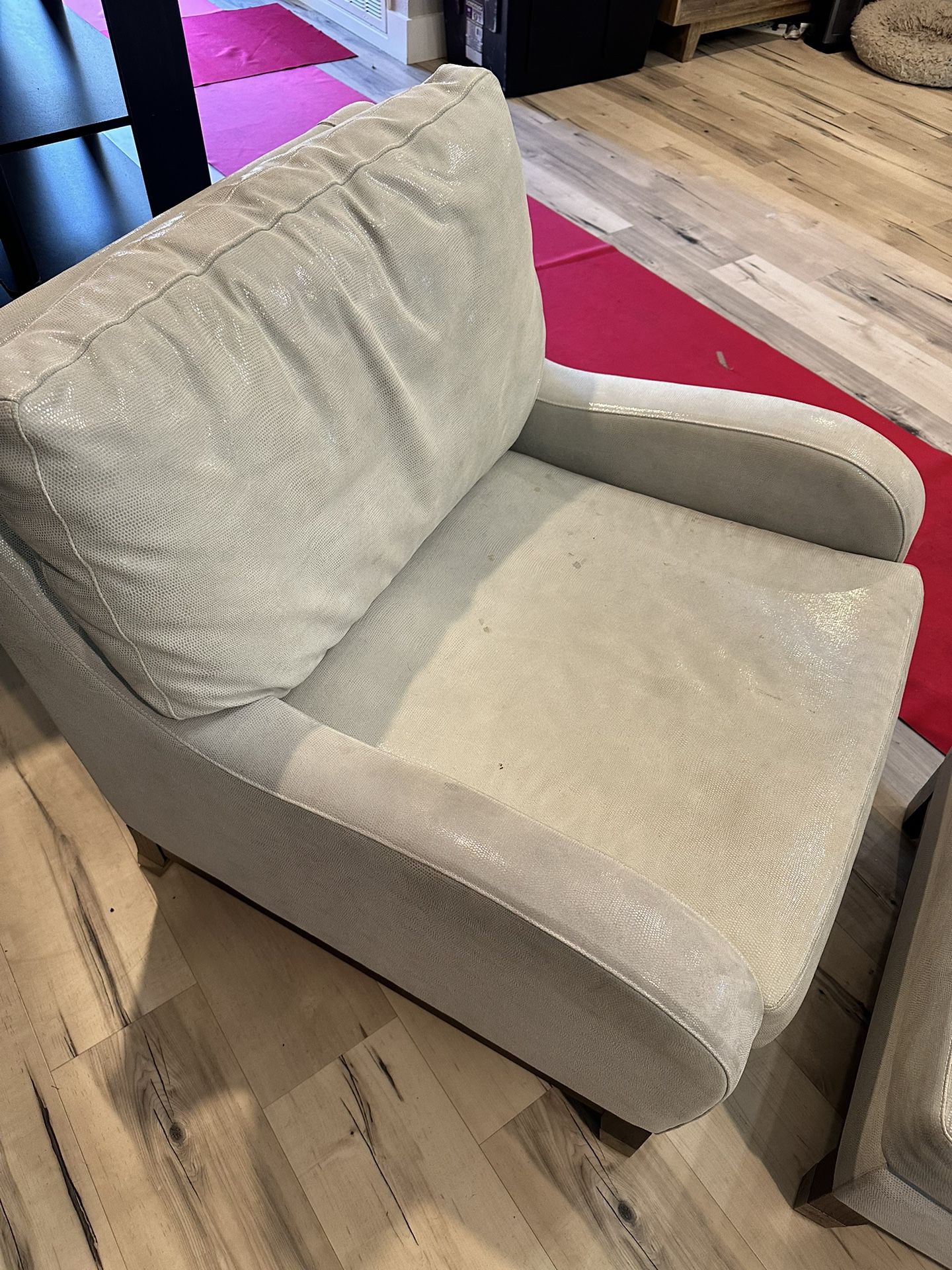 *FREE* Chair With Ottoman